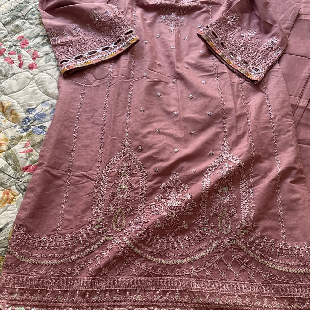 Pakistani brand new 3 piece embroidery dress size large with cotton net duppat